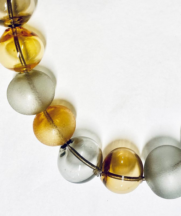 Halsband i glas